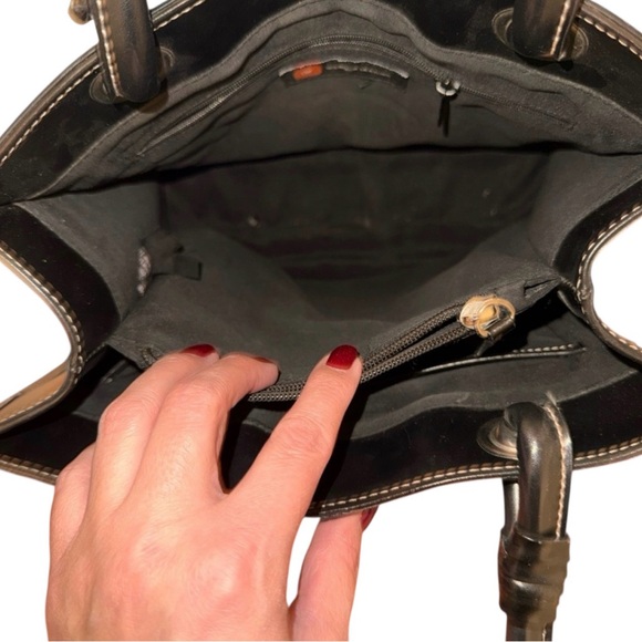 Wilson Black Genuine Leather Handbag – Classic Structure - Picture 9 of 10